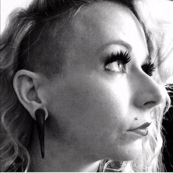 Meet your Posher, Mal - Picture 3 of 6